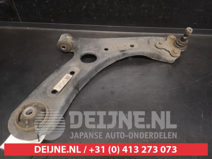 Kia Ceed Sportswagon Front lower wishbone, right O737254