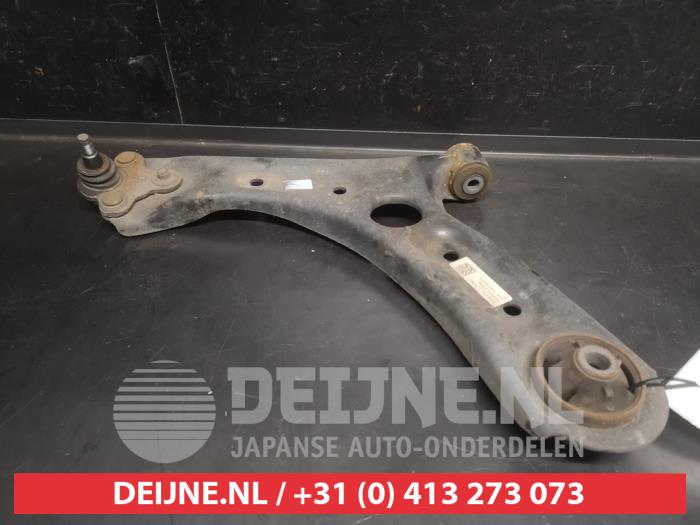Kia Ceed Sportswagon Front lower wishbone, left O737255