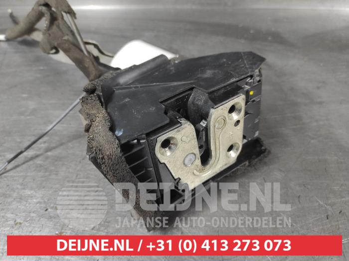 Nissan Qashqai Door lock mechanism 4-door, front left O737332