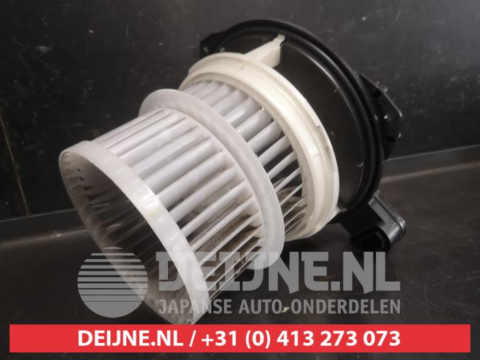 Toyota Rav-4 Heating and ventilation fan motor O737500