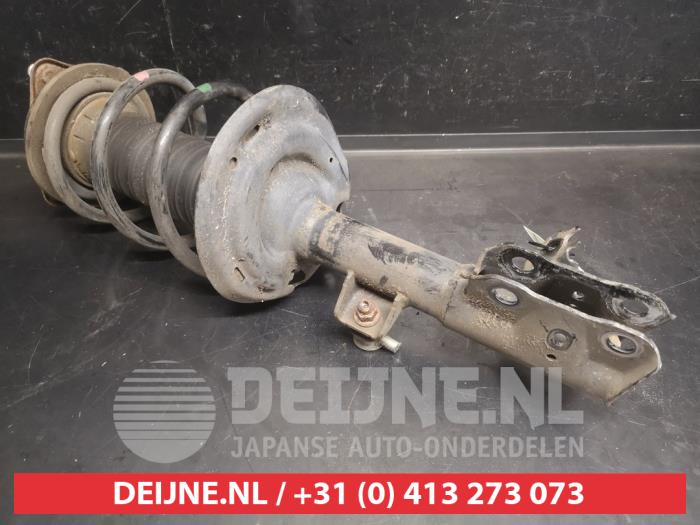 Toyota Rav-4 Stoßdämpferstrebe rechts vorne O737517
