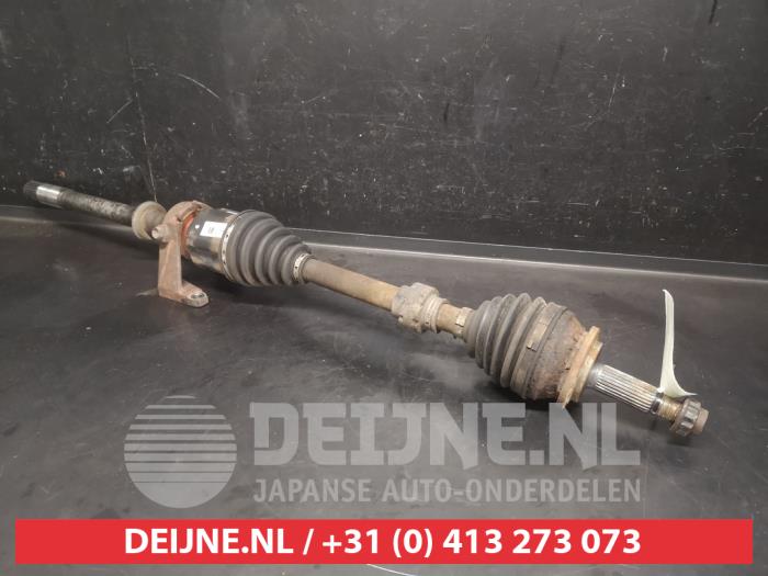 Gebruikte Steekas rechts-voor Toyota RAV4 (A3) 2.0 16V VVT-i 4x4 Prijs € 75,00 Margeregeling aangeboden door V.Deijne Jap.Auto-onderdelen BV