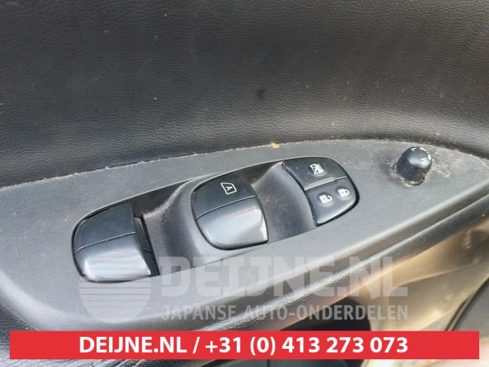 Nissan Pulsar Multi-functional window switch O737996