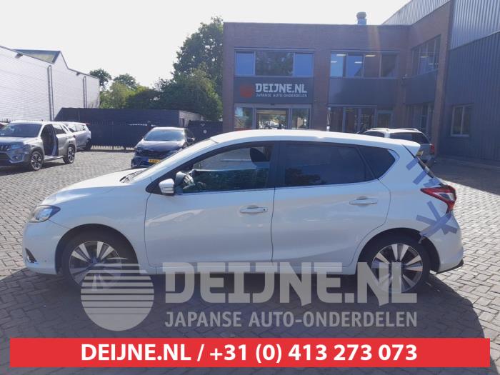 Nissan Pulsar Door window 4-door, front left O737998