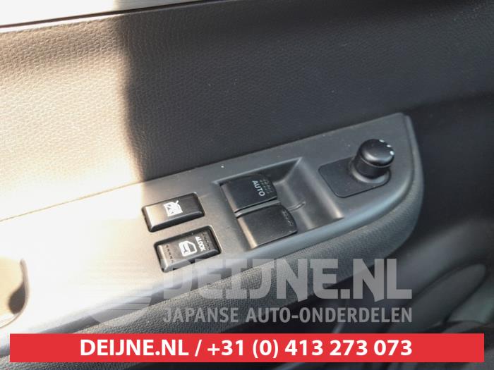 Suzuki Swift Kombischalter Fenster O738194