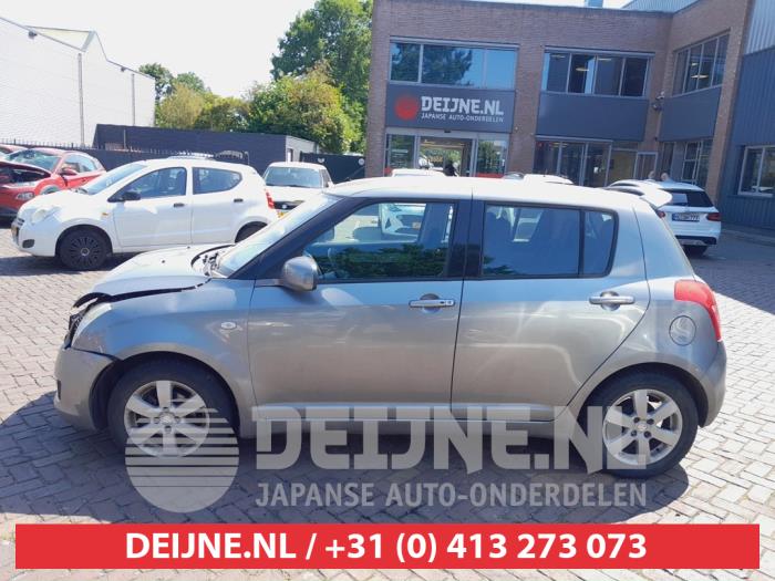 Suzuki Swift Tür 4-türig links hinten O738199