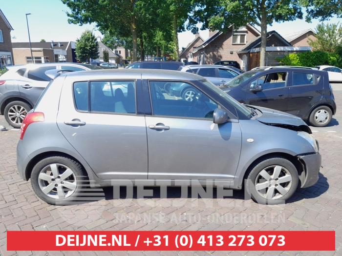 Suzuki Swift Dreieckfenster rechts hinten O738211