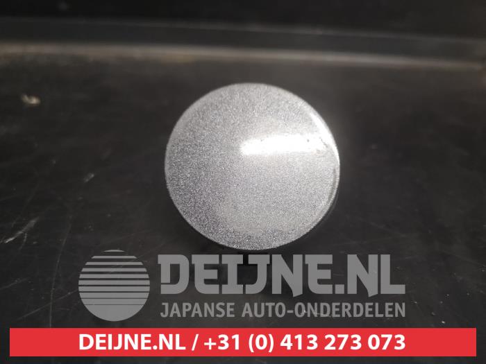 Toyota Prius Towing eye cover, front O738287