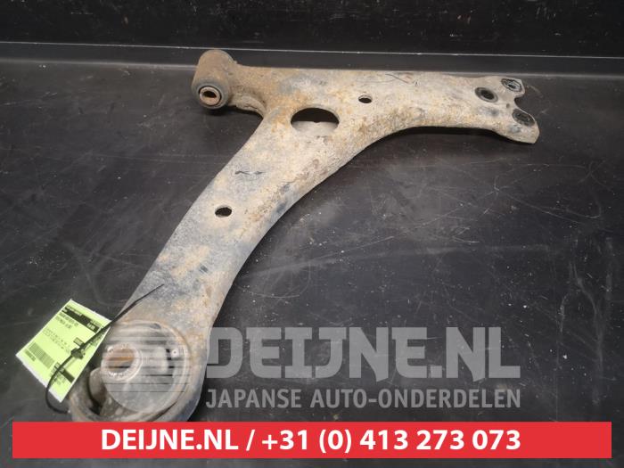 Toyota Prius Front lower wishbone, right O738363