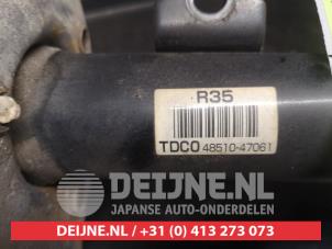 Toyota Prius Schokdemperpoot rechts-voor O738360 foto 3