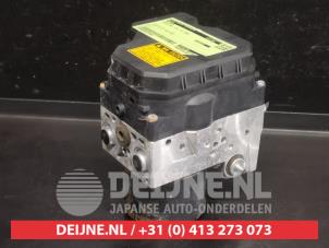Toyota Rav-4 ABS pump O738487 photo 2