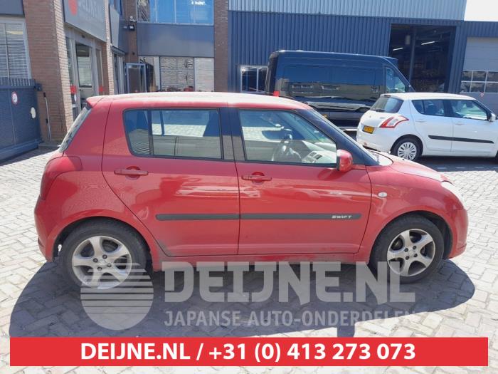 Suzuki Swift Tür 4-türig rechts hinten O738515