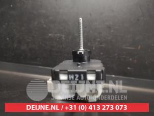 Lexus CT 200h Headlight motor O738533 photo 3