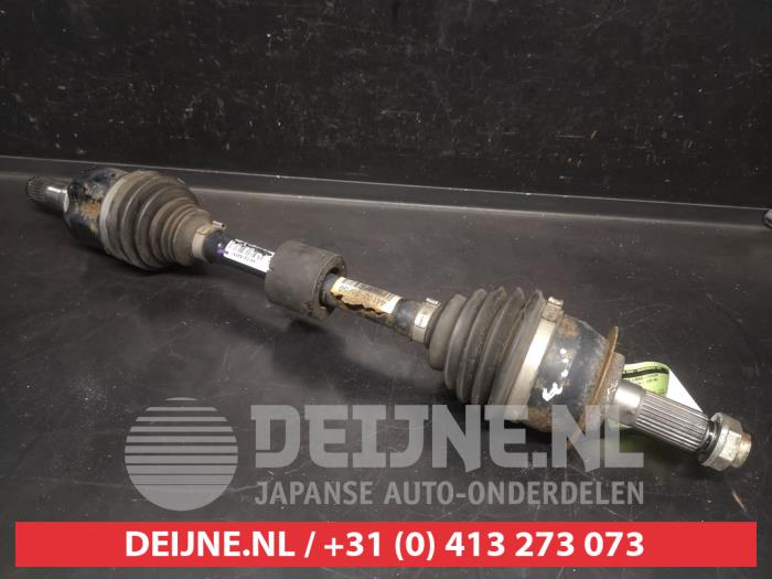 Gebruikte Aandrijfas links-voor Suzuki SX4 S-Cross (JY) 1.0 Booster Jet Turbo 12V AllGrip Prijs € 75,00 Margeregeling aangeboden door V.Deijne Jap.Auto-onderdelen BV