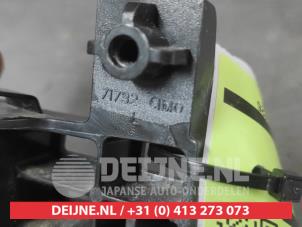 Suzuki SX-4 Front bumper bracket, left O738698 photo 3