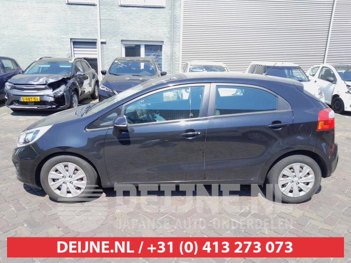 Kia Rio Türscheibe 4-türig links hinten O739161