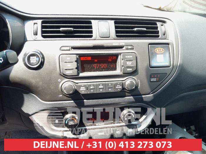 Kia Rio Kachel Bedieningspaneel O739182
