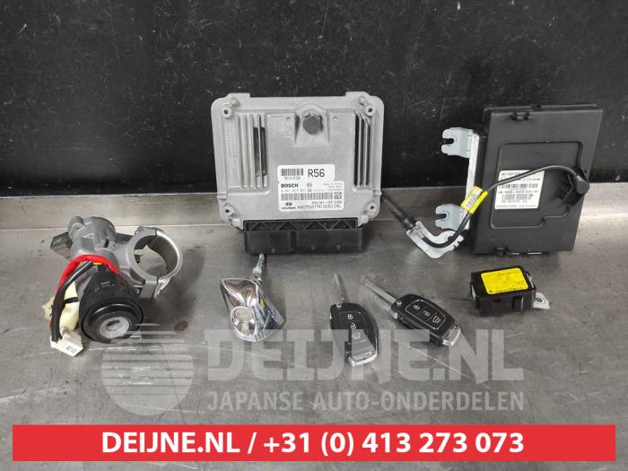 Hyundai Santafe Engine management computer O739499