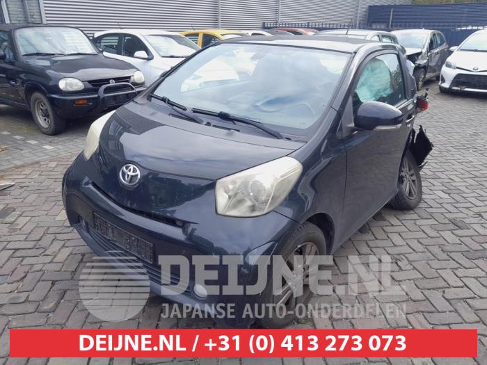 Toyota IQ Headlight, left O740037