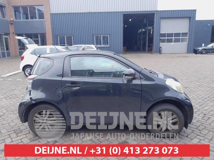 Toyota IQ Door window 2-door, right O740045