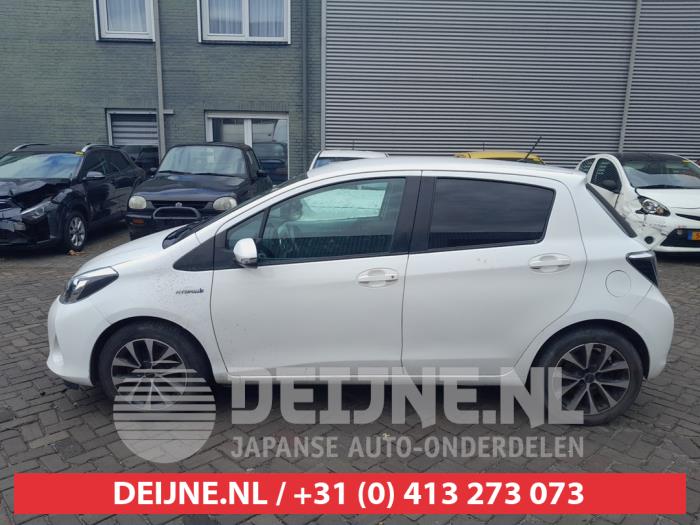 Toyota Yaris Türscheibe 4-türig links vorne O740106