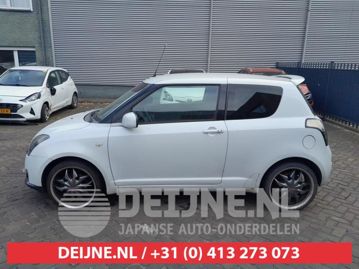 Suzuki Swift Türscheibe 2-türig links O740147