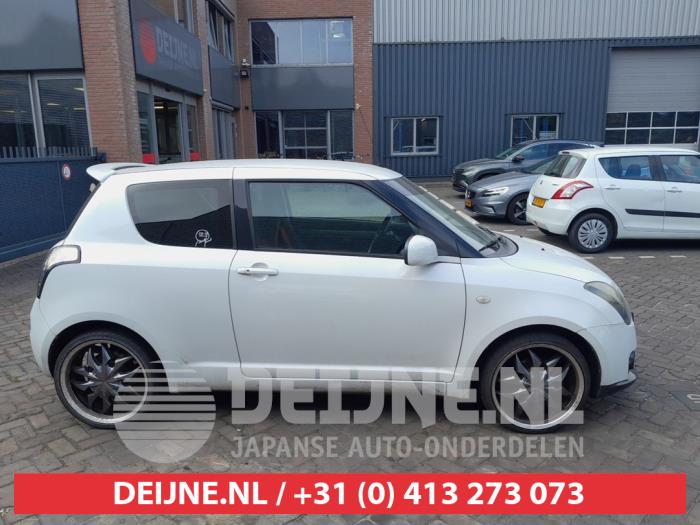 Suzuki Swift Tür 2-türig rechts O740155