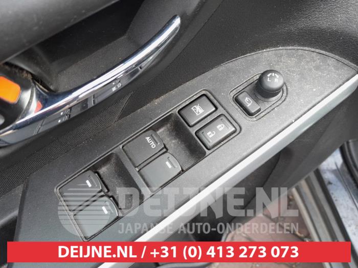 Suzuki SX-4 Combischakelaar ramen O740191