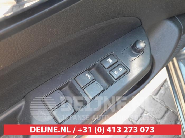 Suzuki Swift Combischakelaar ramen O740314