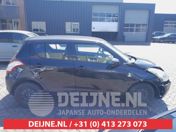 Suzuki Swift Türscheibe 4-türig rechts vorne O740336