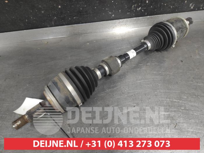 Gebruikte Aandrijfas links-voor Toyota C-HR (X1,X5) 2.0 16V Hybrid Prijs op aanvraag aangeboden door V.Deijne Jap.Auto-onderdelen BV