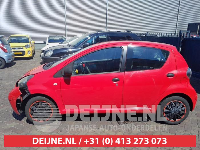 Toyota Aygo Portier 4Deurs links-achter O740427