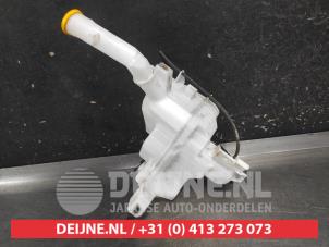 Mazda 3 Ruitensproeiertank voor O740685 foto 2