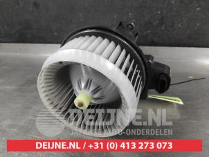 Toyota Prius Plus Heizung Belüftungsmotor O740933 foto 2