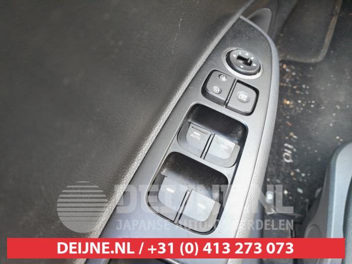 Hyundai I10 Combischakelaar ramen O740946