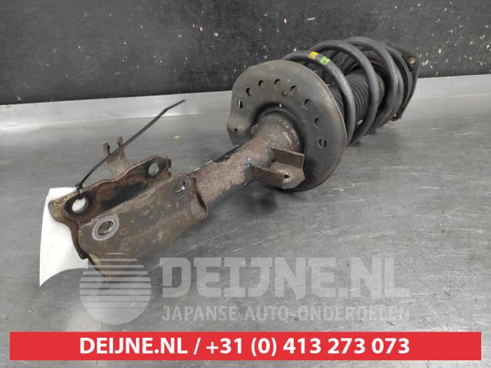 Nissan Qashqai Stoßdämpferstrebe links vorne O741117