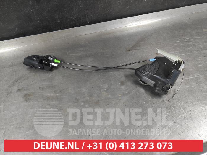 Toyota Auris Türschlossmechanik 4-türig rechts vorne O741240