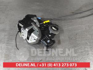 Toyota Auris Front door lock mechanism 4-door, right O741240 photo 2