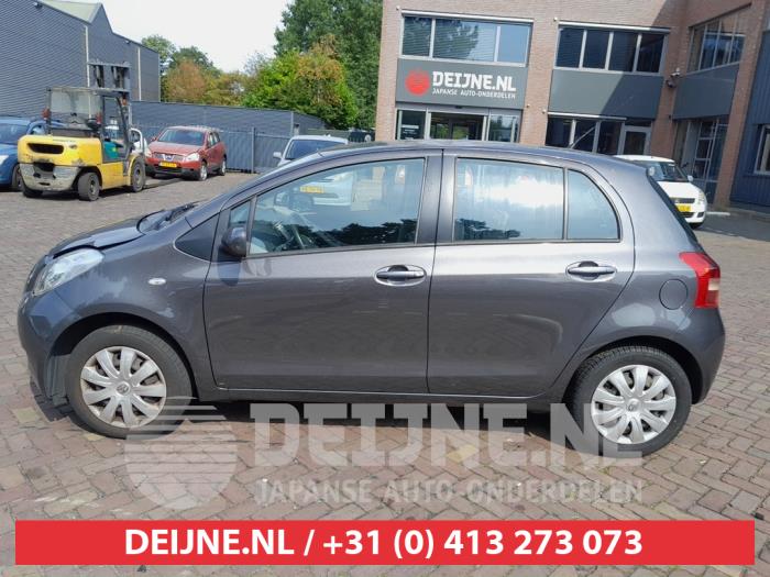 Toyota Yaris Quarter light, front left O741269