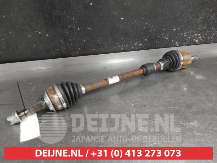 Gebruikte Aandrijfas links-voor Nissan Qashqai (J12) 1.5 VC-T e-Power 16V Prijs op aanvraag aangeboden door V.Deijne Jap.Auto-onderdelen BV