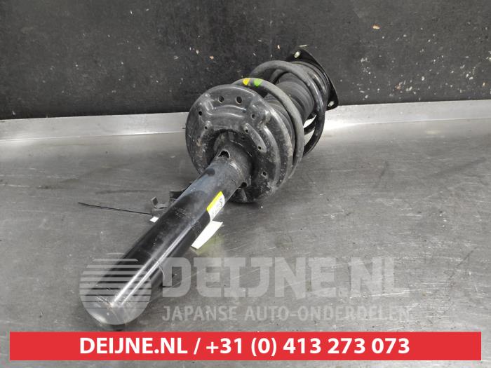 Nissan Qashqai Schokdemperpoot links-voor O741345