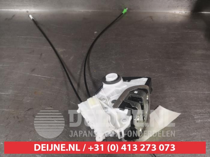 Toyota Yaris Türschlossmechanik 4-türig rechts vorne O741390