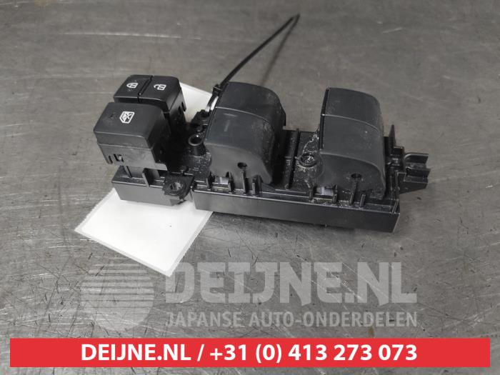 Toyota Yaris Cross Kombischalter Fenster O741445