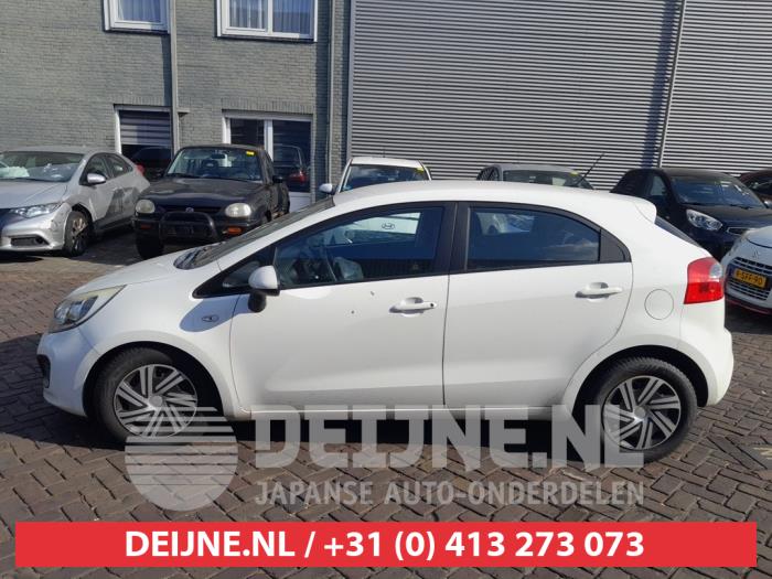 Kia Rio Türscheibe 4-türig links hinten O741569