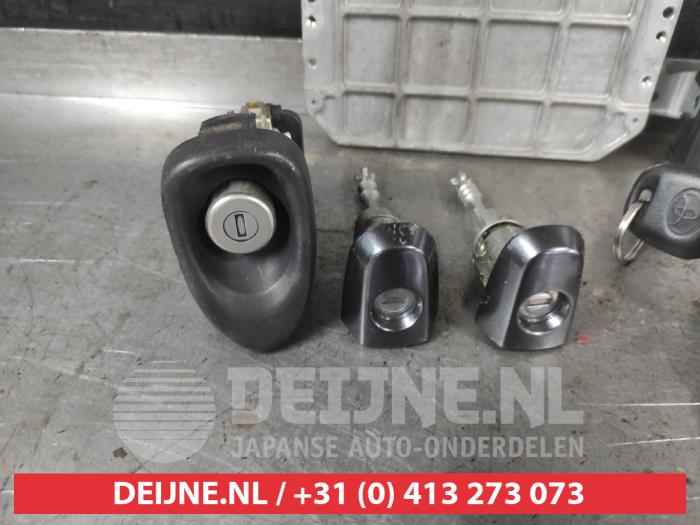 Toyota Yaris Schlossset Zylinder (komplett) O741741