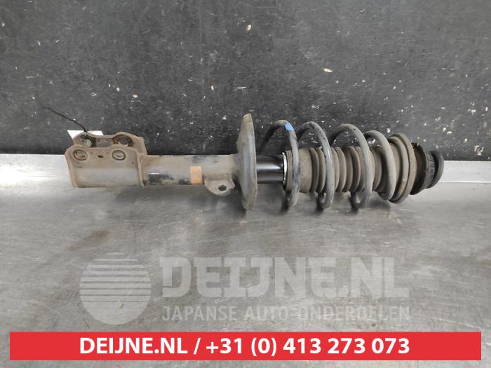 Toyota Yaris Stoßdämpferstrebe rechts vorne O741751