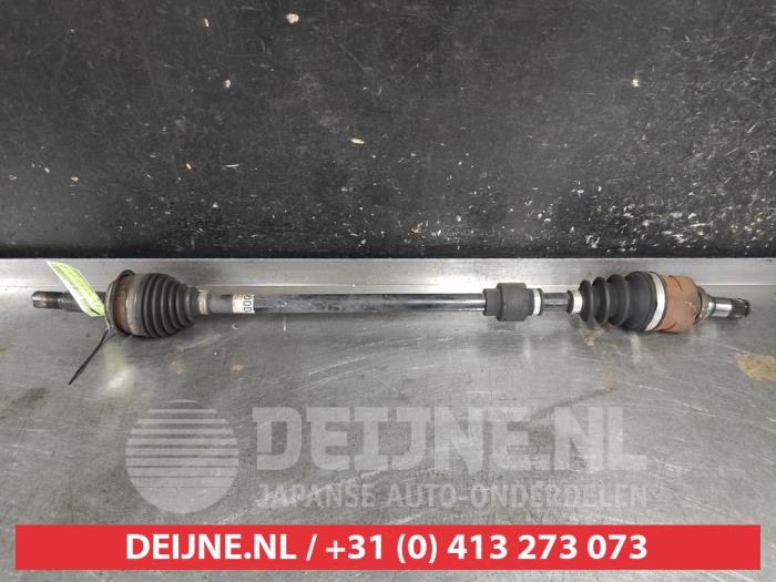 Gebruikte Aandrijfas rechts-voor Toyota Yaris II (P9) 1.3 16V VVT-i Prijs op aanvraag aangeboden door V.Deijne Jap.Auto-onderdelen BV