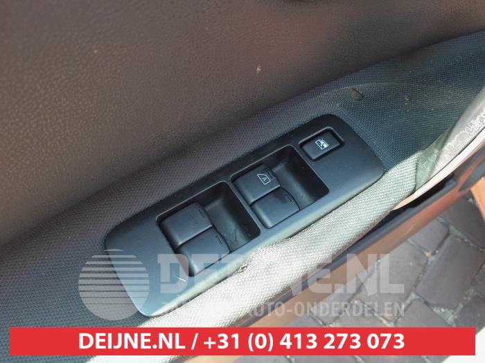 Nissan Qashqai Combischakelaar ramen O742236