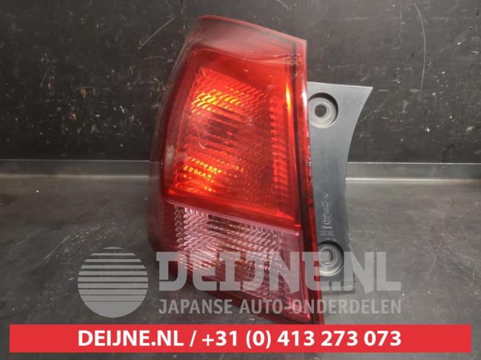 Nissan Qashqai Achterlicht links O742245
