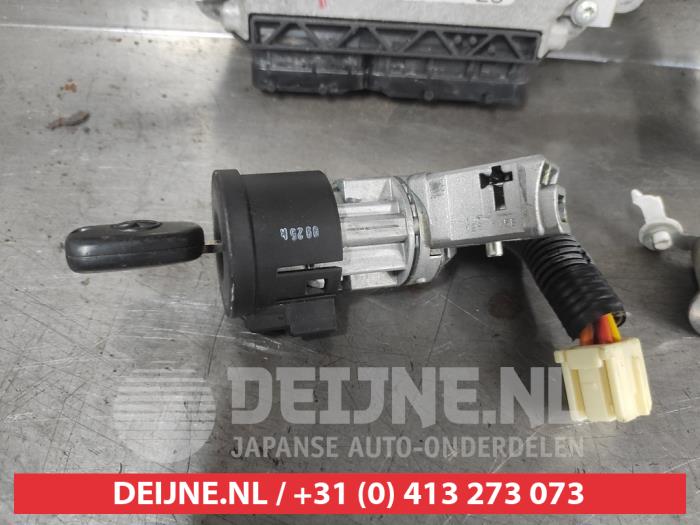 Toyota Aygo Zündschloss+Schlüssel O742386